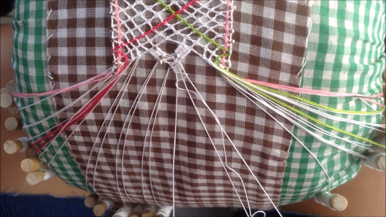 MUNDILLO DE PANAMÁ, FLOR, TÉCNICA DE PEPIADO.