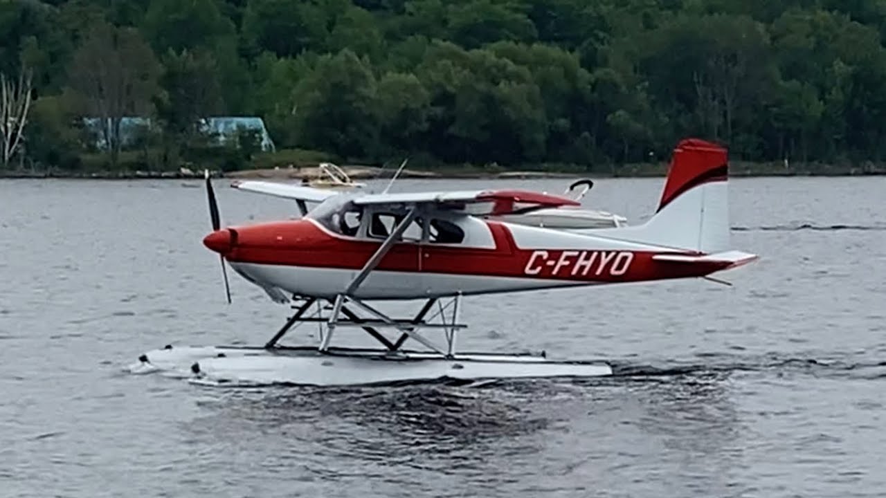 Cessna 180 On Floats Water Taxi