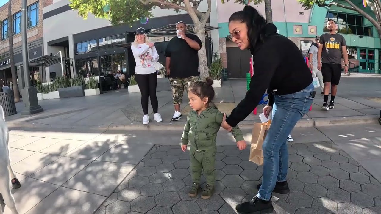 Lt. Rowdy Mini Horse Visiting 3rd Street Promenade, Santa Monica, CA 2022 (4)