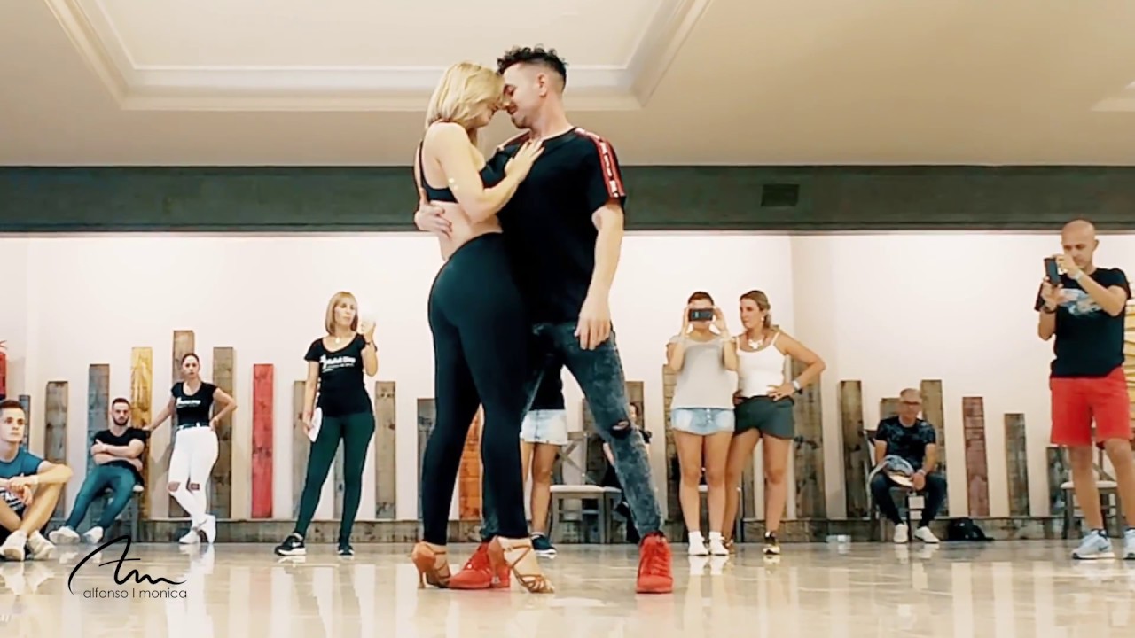 Grupo Extra - Quiéreme un poquito | Alfonso y Mónica | Bachata Romantica