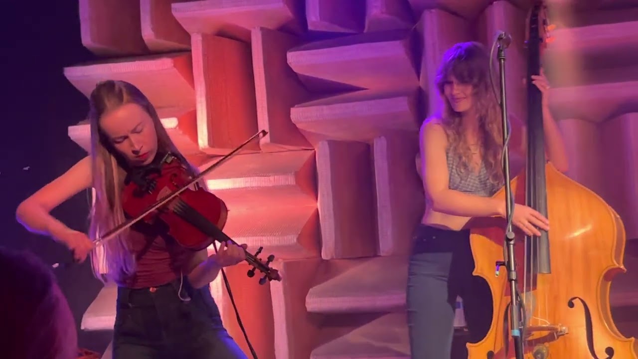Molly Tuttle & Golden Highway ‘’Wheel Hoss’’ 3/5/22 Hi-Fi Indy - Indianapolis, IN