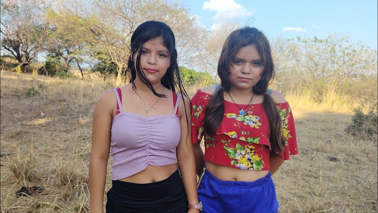 Mostrándole de la fruta que comíamos en nuestra infancia 🇸🇻