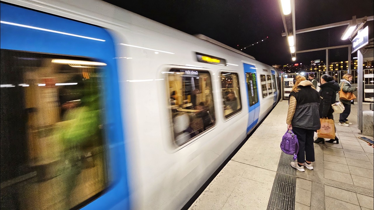 Stockholm Subway: Gamla stan to T-Centralen 🚇 4K Sweden Tunnelbana Ride & Central Station Walk 🇸🇪