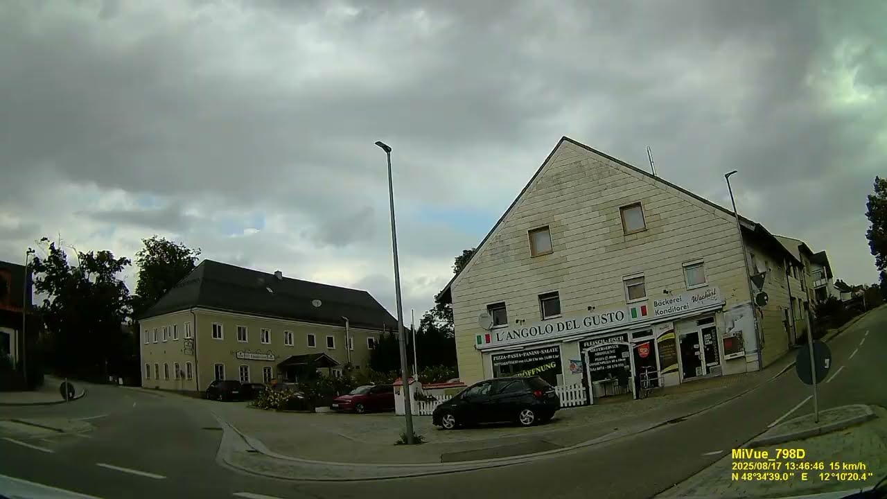 D: Markt Ergolding. Landkreis Landshut. Rundfahrt durch die Ortsmitte. August 2025