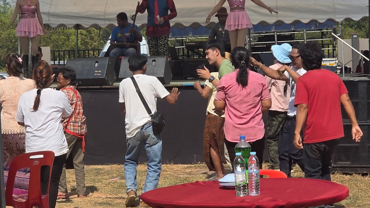 ขื้นบ้านใหม่เจ้าภาพใจป้ำจ้างกันตรืมดาวตลก