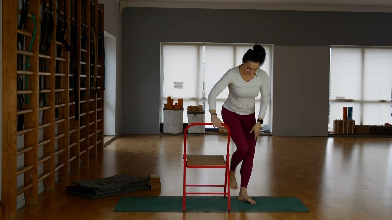 joga dla początkujących   z krzesłem 2160p