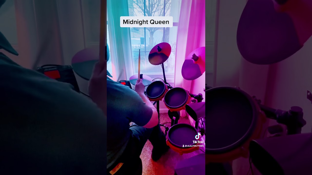 Midnight Queen-Nickelback (how to play the introduction and the chorus on drums) 