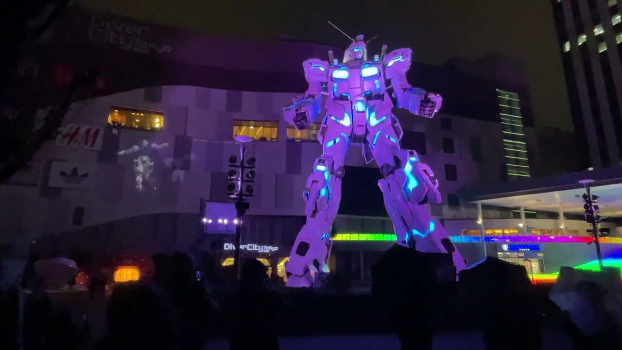 Life-size Gundam suit @ Diver City Plaza, JP