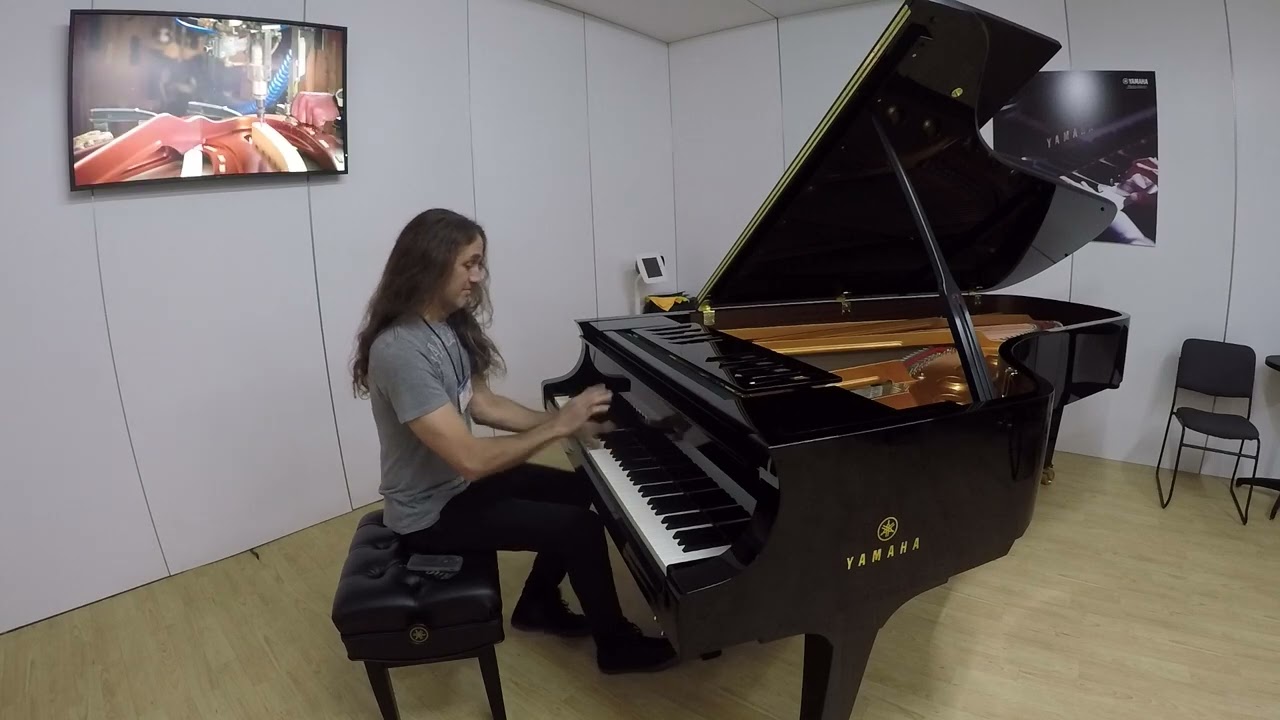 Robbie Gennet Test Drives The Yamaha CFX2 At NAMM 2022 Day 3
