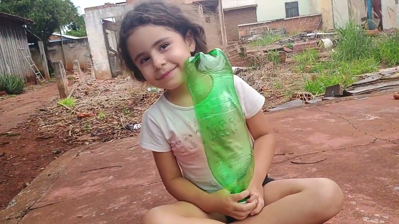 Brincando da brincadeira da garrafa só que diferente