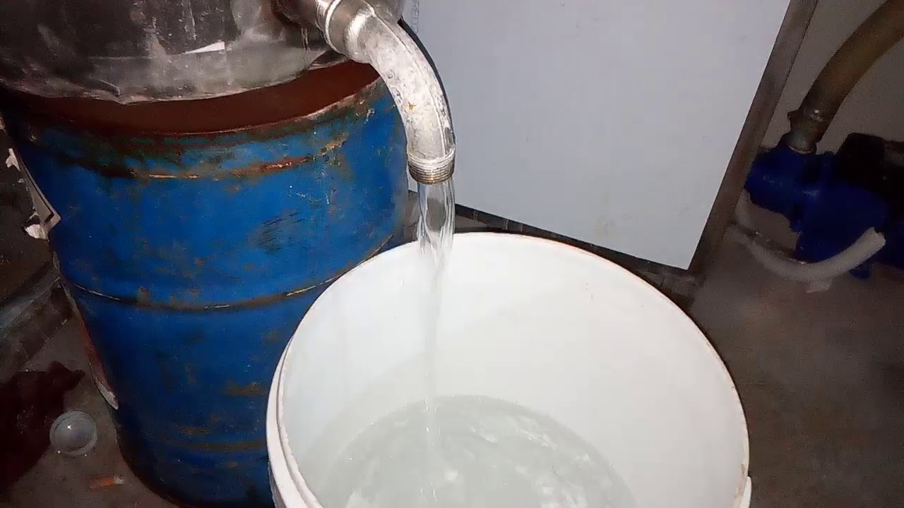Alcohol distillation column