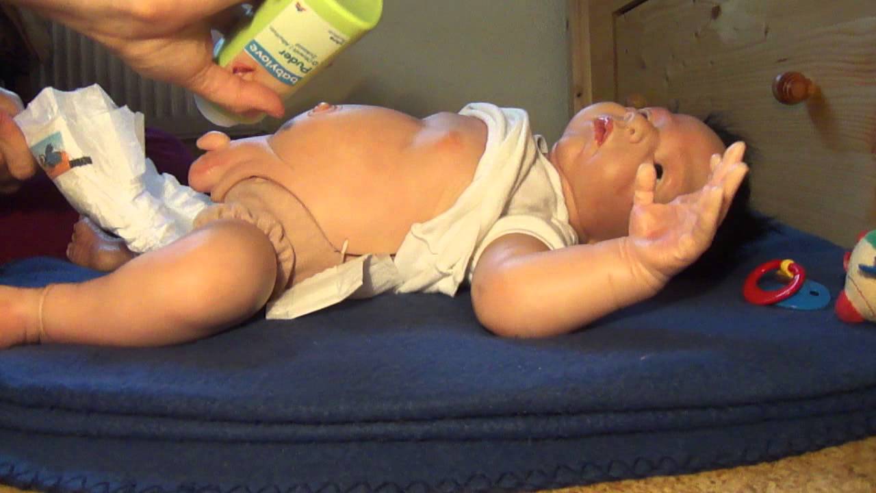 Reborn Baby Elias wird umgezogen!