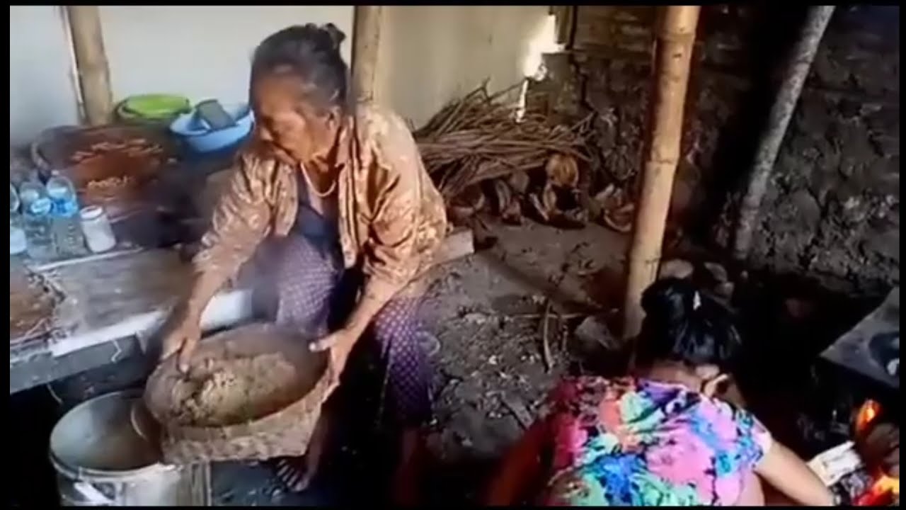 Pagi hariku di rumah suku Jawa,masak nasi tiwul bakar jagung,hidup di desa pedalaman 