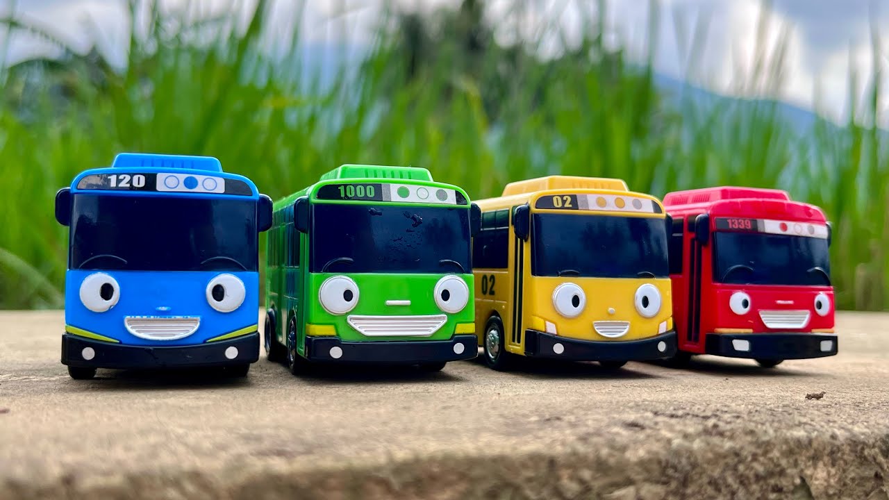 Mencari Mainan Tayo Bus Kecil di Sungai