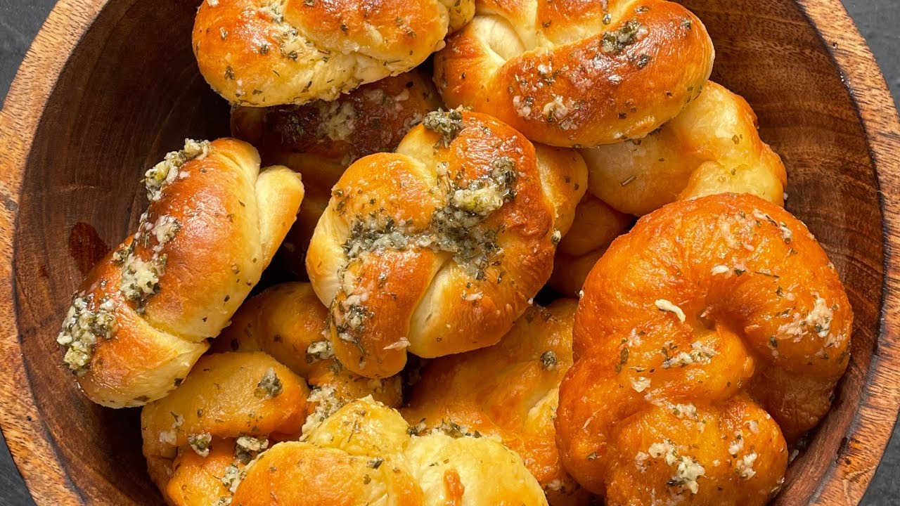 Italian Garlic Knots Recipe