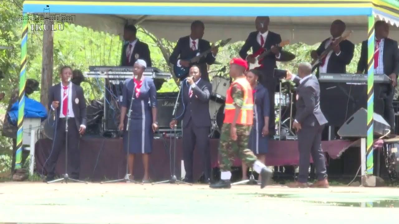 MHE. RAIS SAMIA AKIWATUNUKU KAMISHENI MAAFISA WANAFUNZI WA JESHI - MONDULI