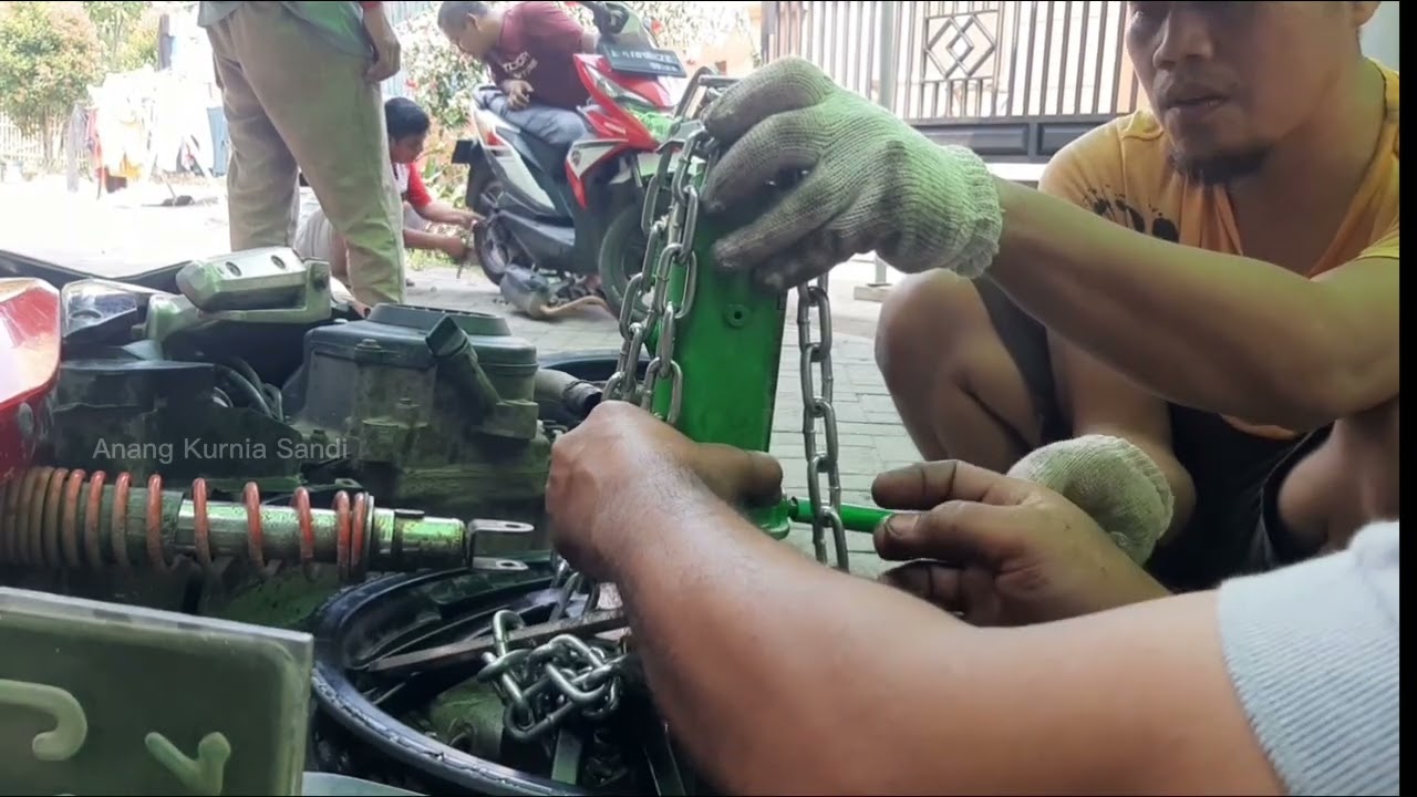 RODA BELAKANG SUZUKI SKYWAVE GANCET TIDAK BISA DI LEPAS SEMUA ALAT AUTO DI KELUARIN