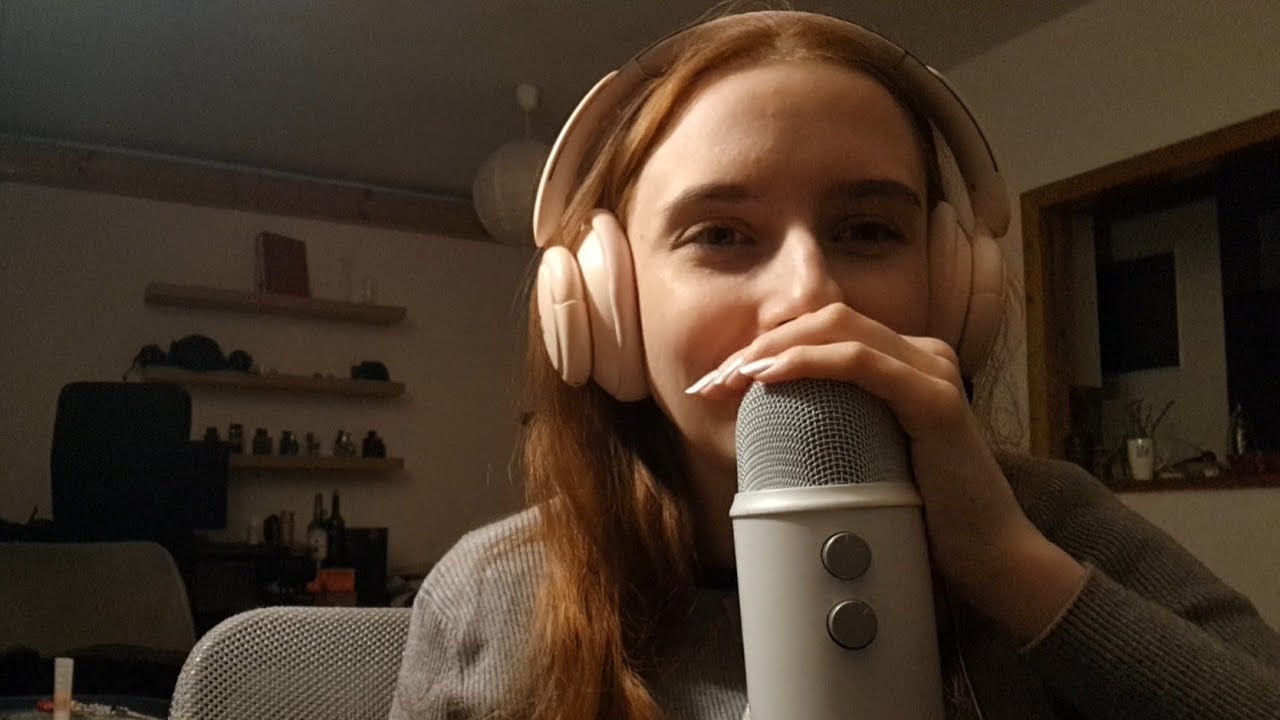 ASMR (-mas?) close up rambling with some mouth sounds 