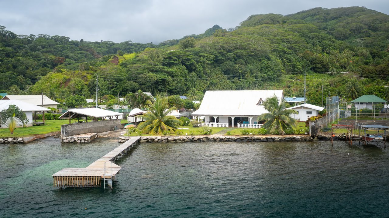 VENDU - RAIATEA - AVERA Maison bord de mer avec ponton