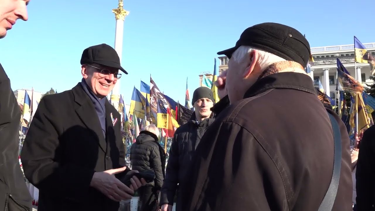 Valsts prezidenta Edgara Rinkēviča darba vizīte Kijivā, Ukrainā: klusuma brīdis Maidana laukumā