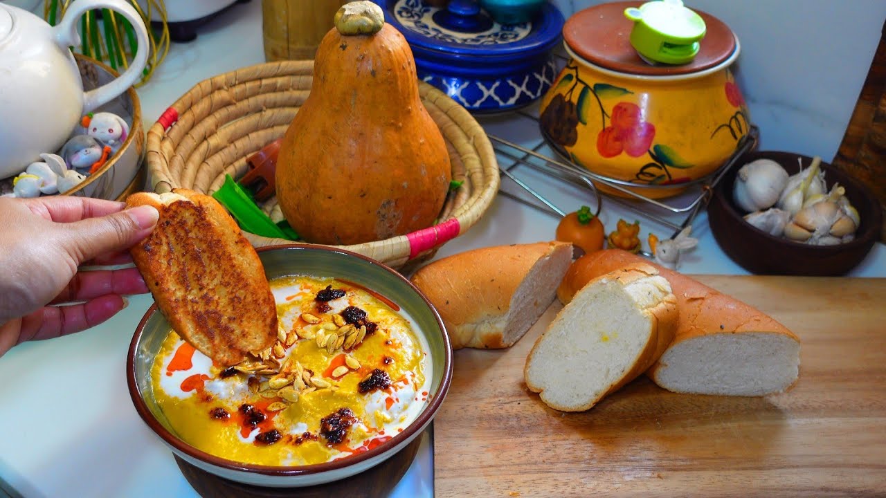 A delish bowl of "Roasted Creamy Pumpkin Soup with Butter Toast"  🎃 🧈 😍