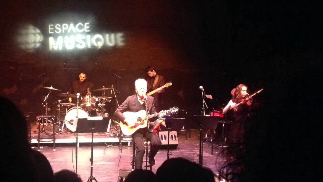 NOËL COUNTRY À MÉGANTIC: Dans une étable obscure (Daniel Lavoie, Les Mountain Daisies)
