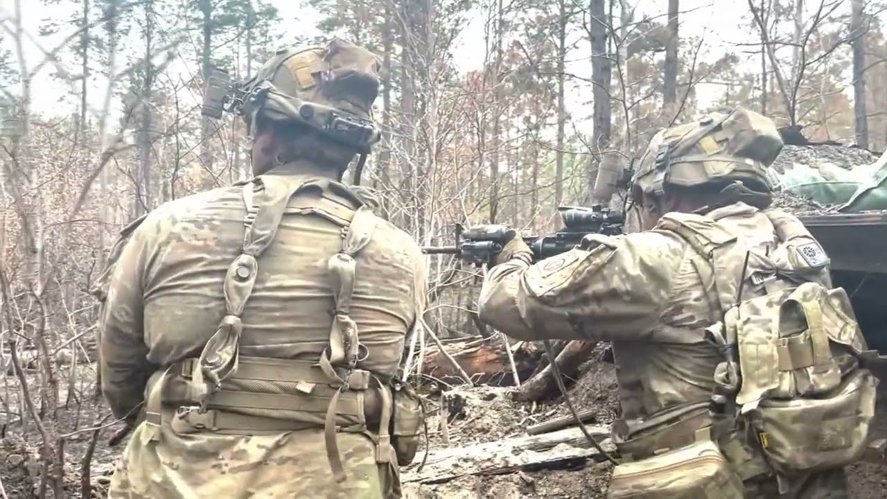 Paratroopers of the 82nd Airborne Division defend against OpFor at JRTC