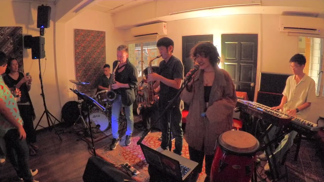 Dec 2025 Flowww Band Set