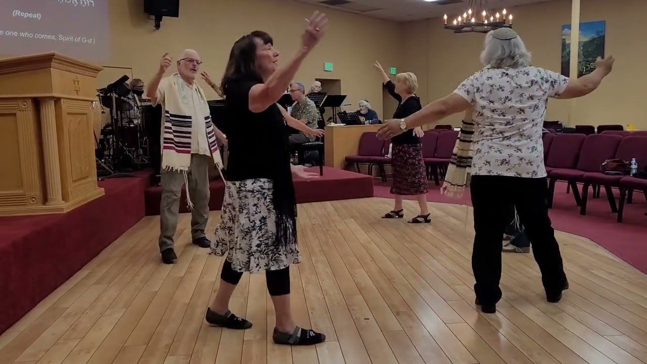 Bo Ruach Elohim - Dance