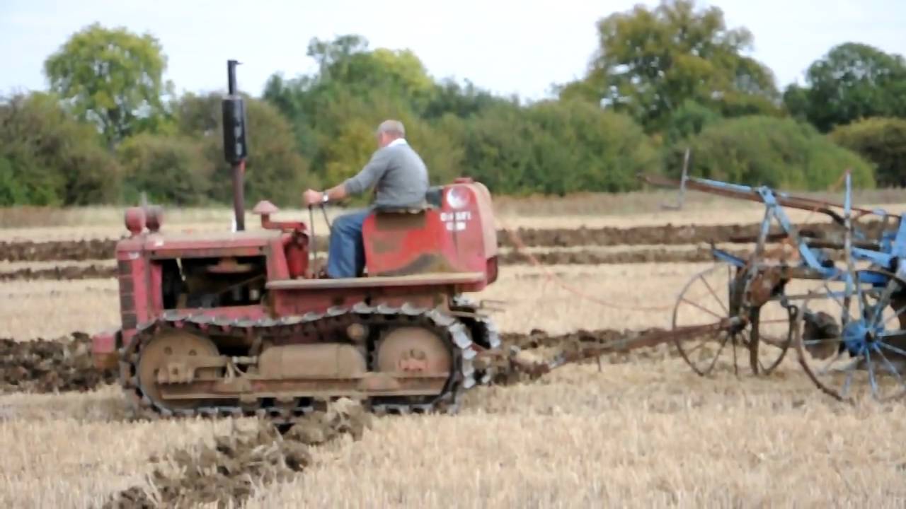 International BTD6 Crawler Ploughing at Haynes Working Weekend