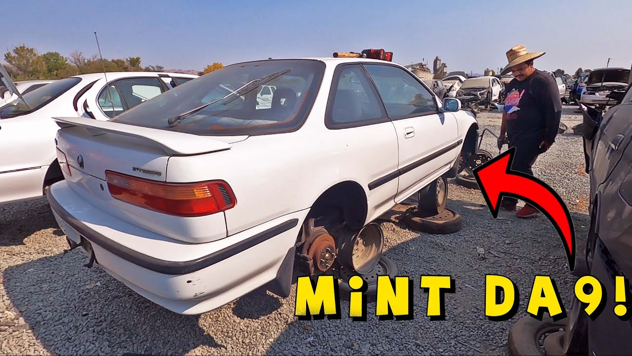 Found a MINT DA9 Integra in the JUNKYARD!