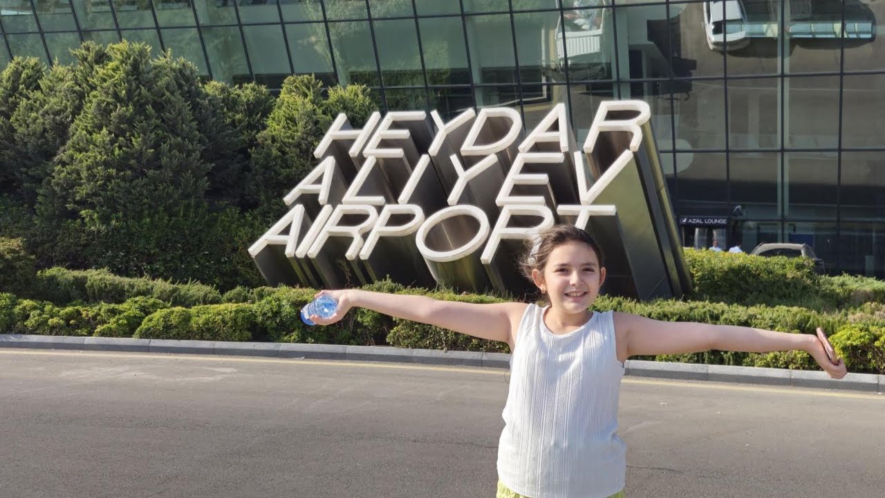 🌸  Aişa, Bakü havaalanındaki AZAL business class bekleme salonunda 🌸