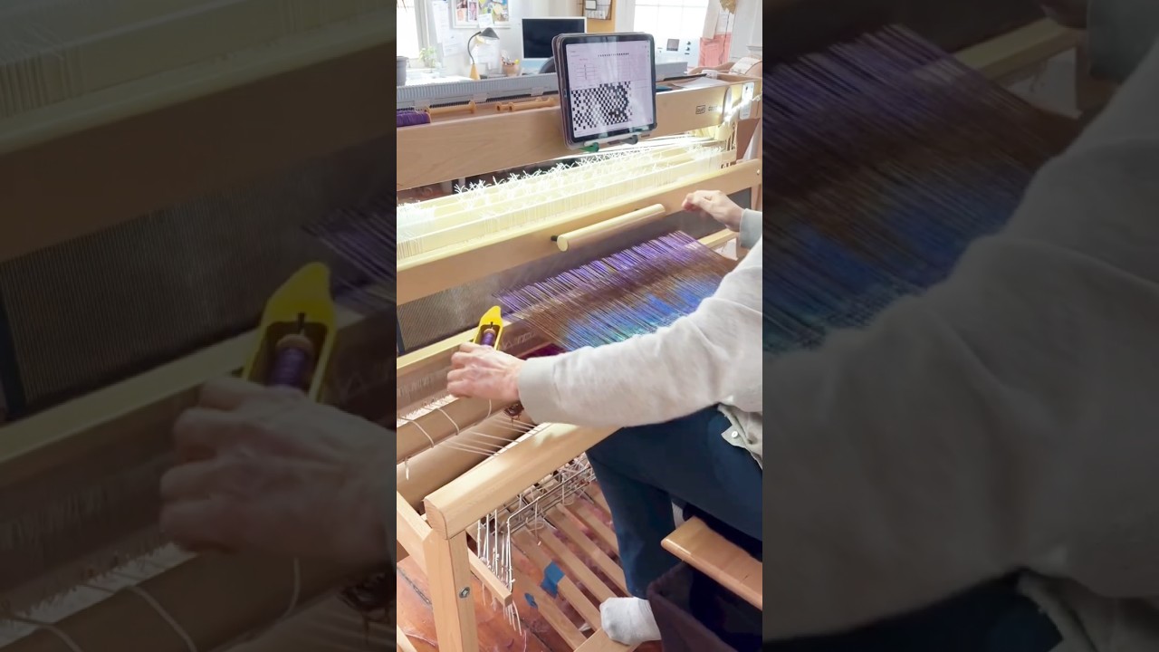 Amazing Shuttle Loom #shuttleloom #weaving