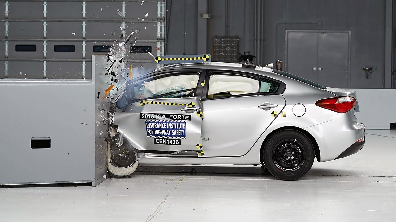 2015 Kia Forte driver-side small overlap IIHS crash test