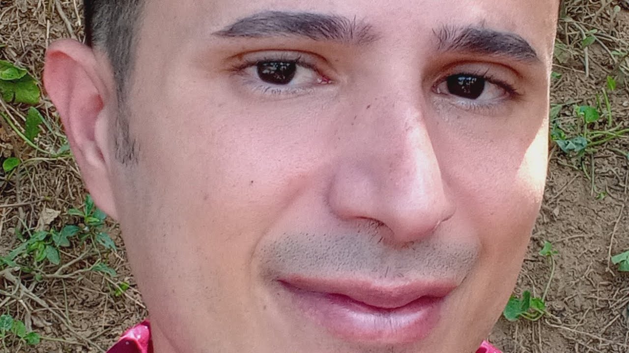 ALGUÉM ANDA SENTINDO A TUA FALTA BATEU UMA SAUDADE TÃO FORTE VAI TE PROCURAR