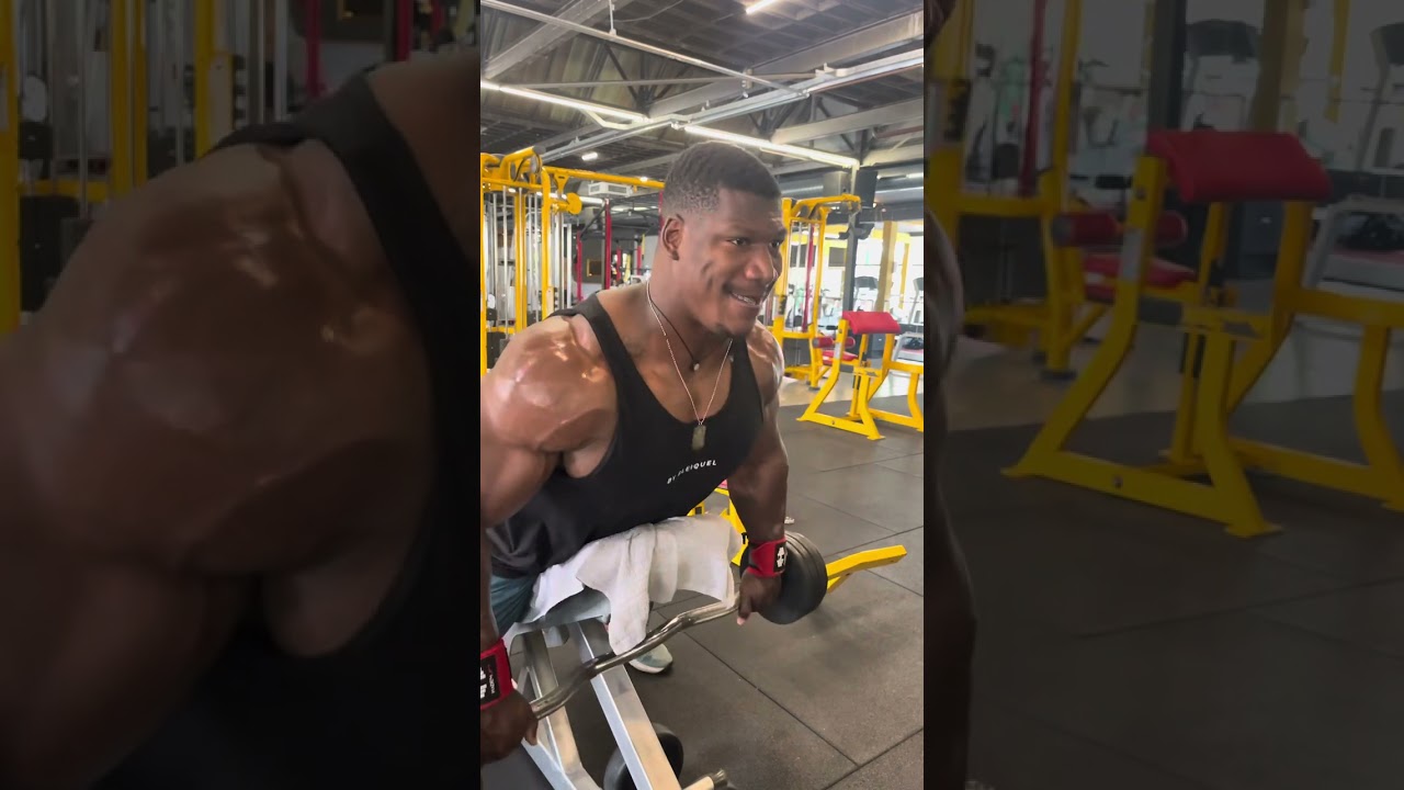 Una rutina completa de hombro así que hacer estallar esos hombros 💪🙏🏽