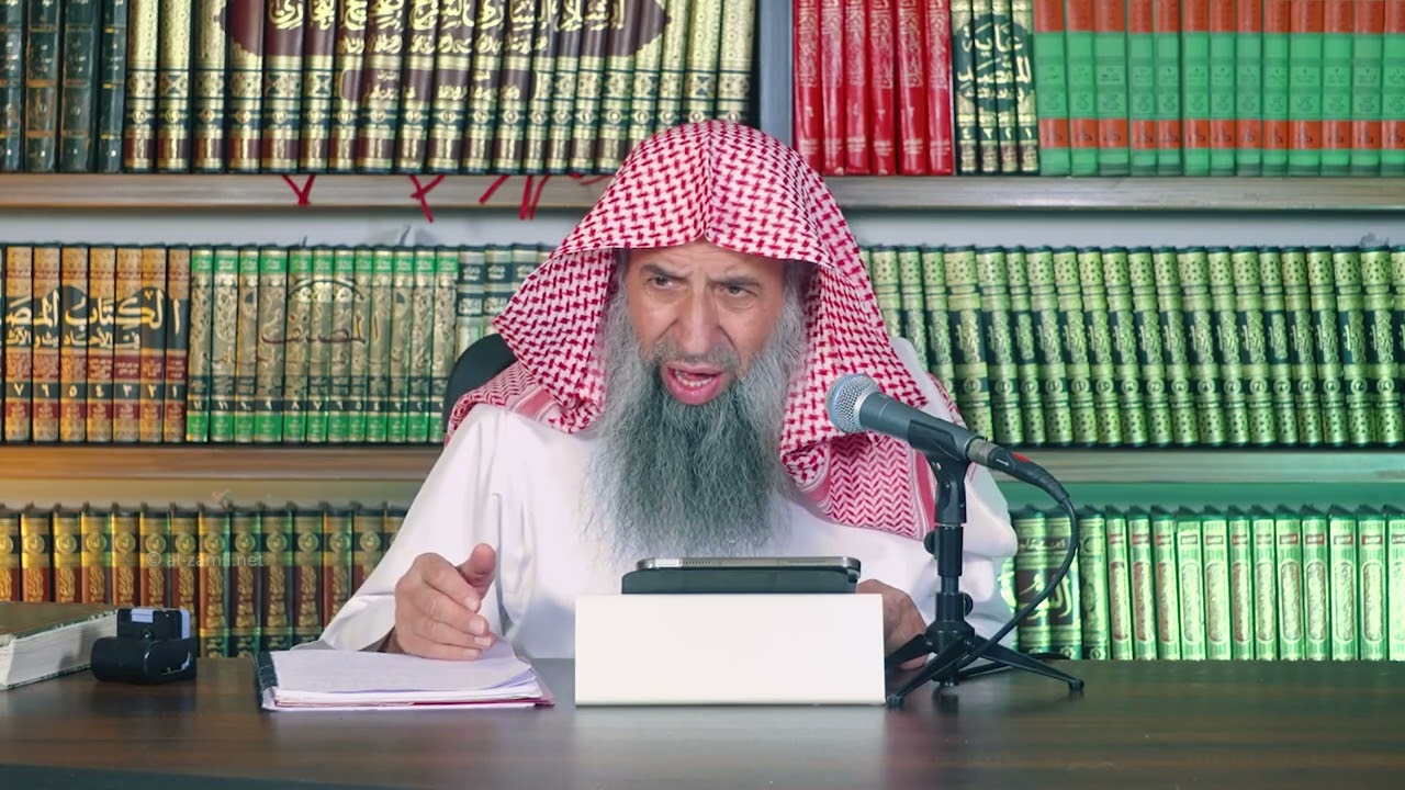 هل تمنع إفرازات العين أو الوسخ تحت الأظافر من صحة الوضوء والغسل؟