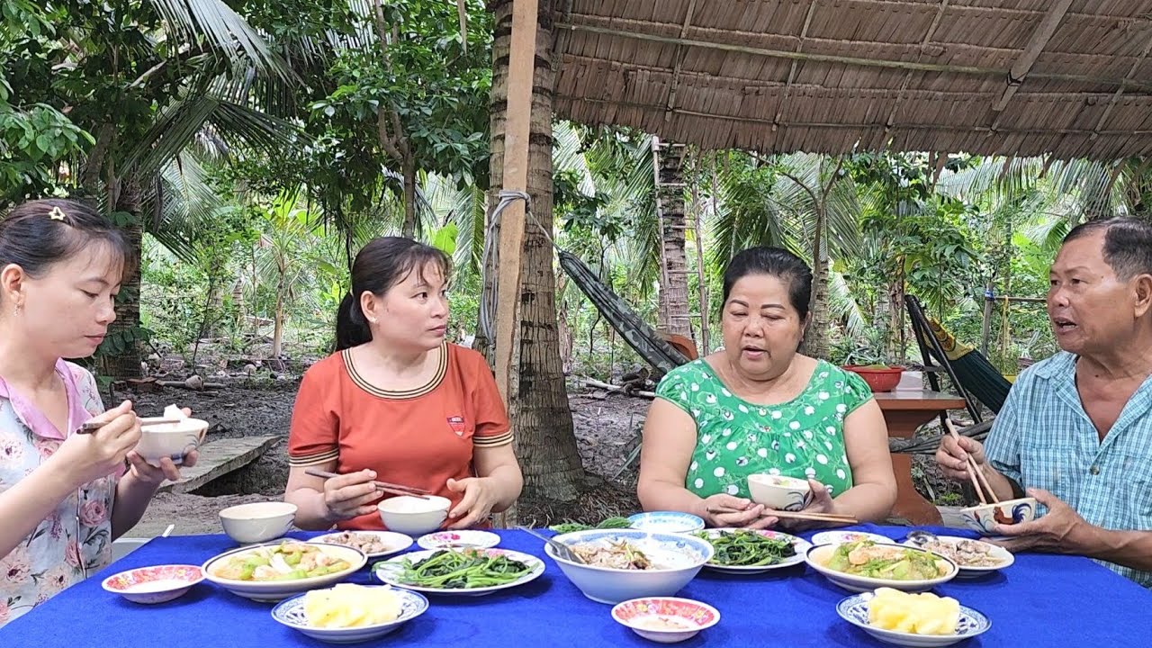 Bữa Cơm Chiều Hiu Quạnh Lại Thiếu Vắng Những Thành Viên Vì Những Lý Do Chính Đáng | BQCM & Family