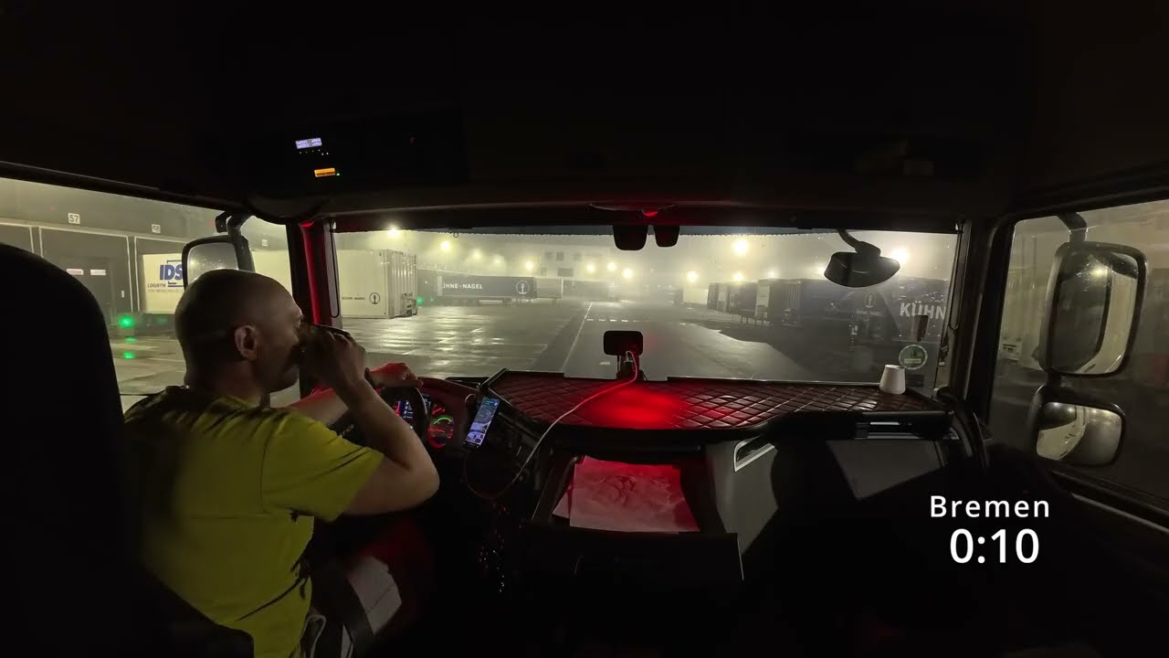 Night truck driving in Germany. 🇩🇪 Cabine view 