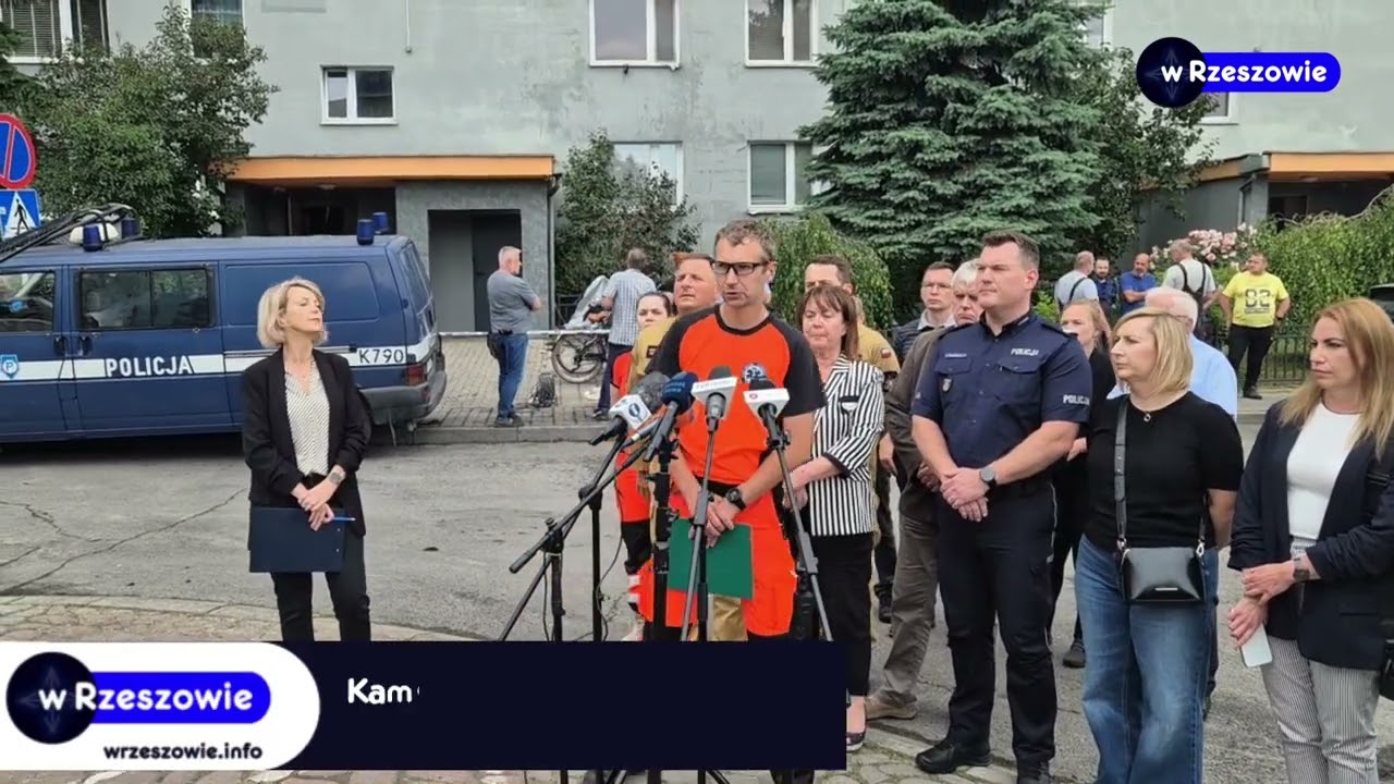 Briefing prasowy w miejscu pożaru w bloku na ul  Popiełuszki 19 06 25