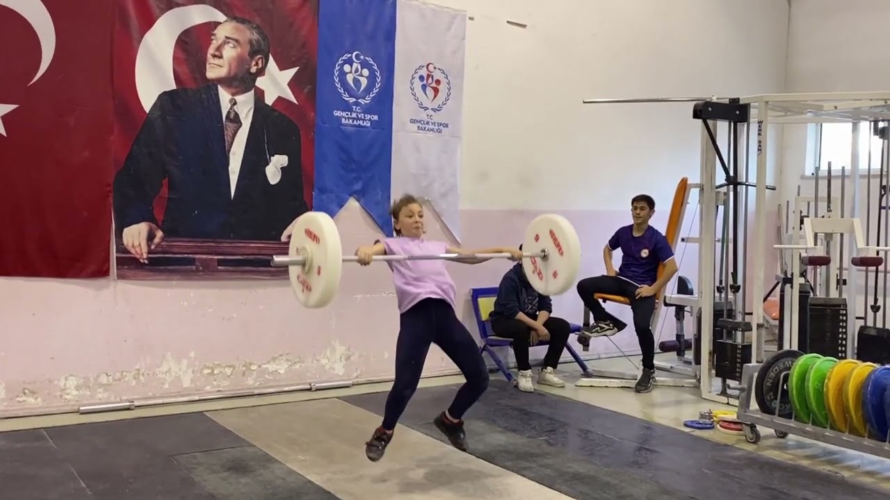 Ela ömür zeynep Gökmen 10 Kasım Atatürkü Anma Minik Bayanlar Halter İl Birinciliği