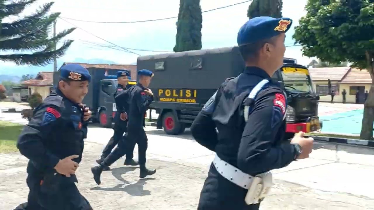 Brimob Cikole Diserang?