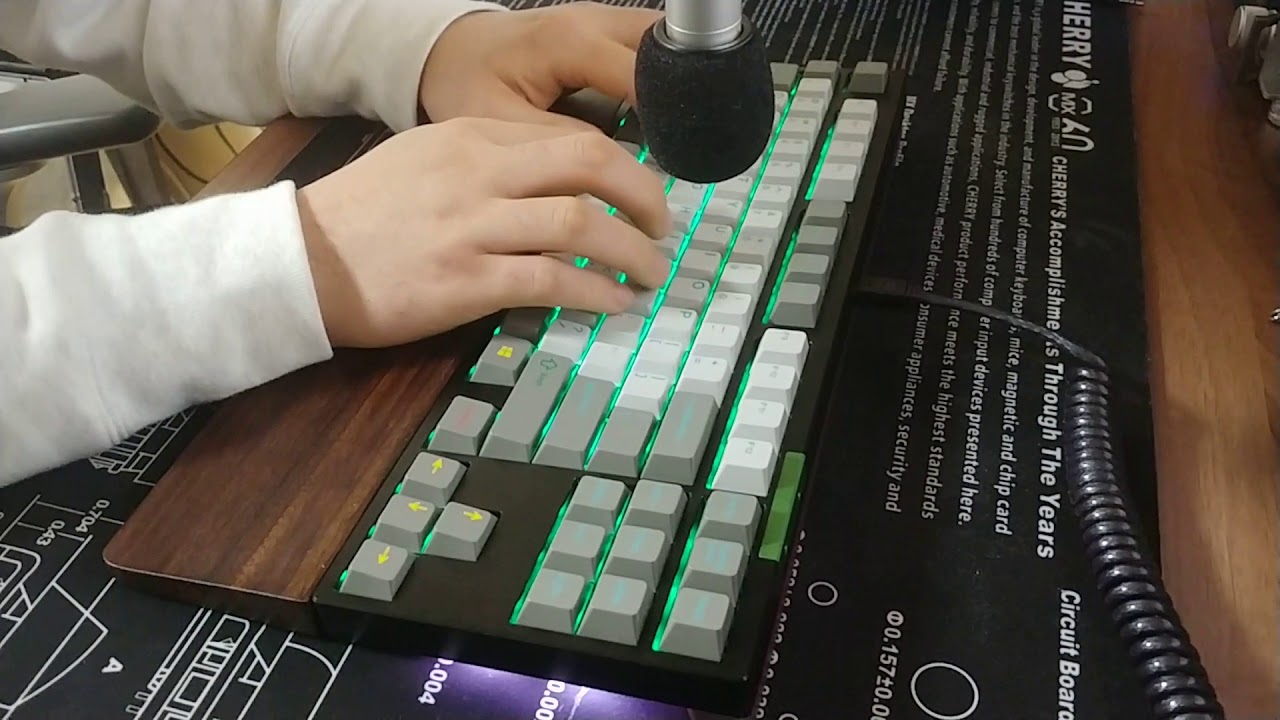 E8-V1 CHERRY MX BLACK