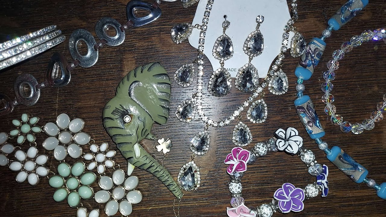 Jewelry and Yammerin' 895