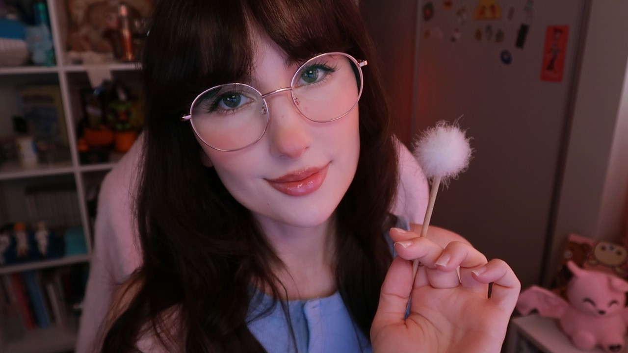 asmr tocando e desenhando no seu rosto