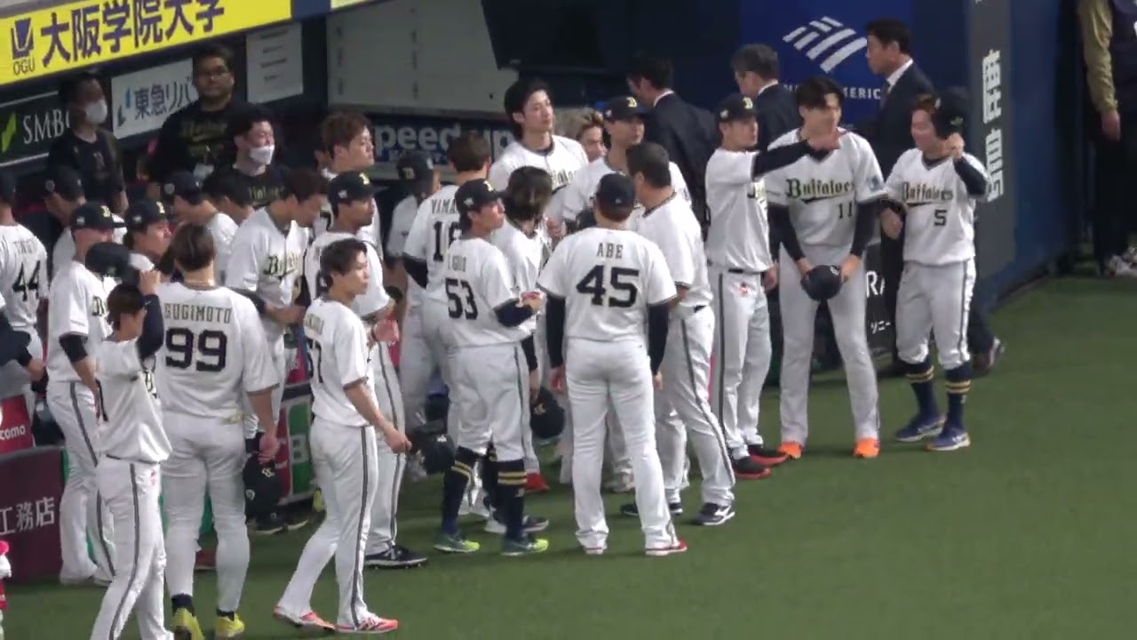 【阪神】オリックス中嶋監督はじめ選手たちが38年ぶり日本一を称える 現地映像
