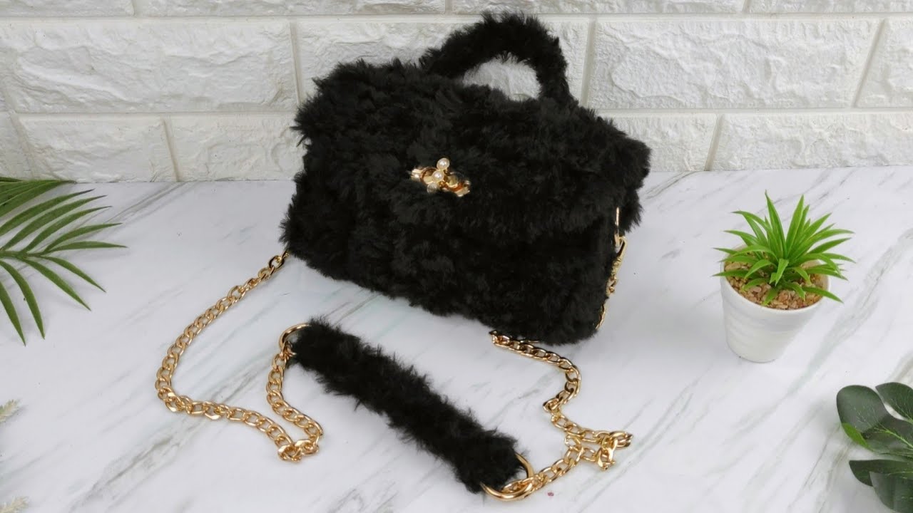 PLASTIC CANVAS BAG TUTORIAL | FUR YARN BAG DIY #handmadebag #bagtutorial #plasticcanvasbag