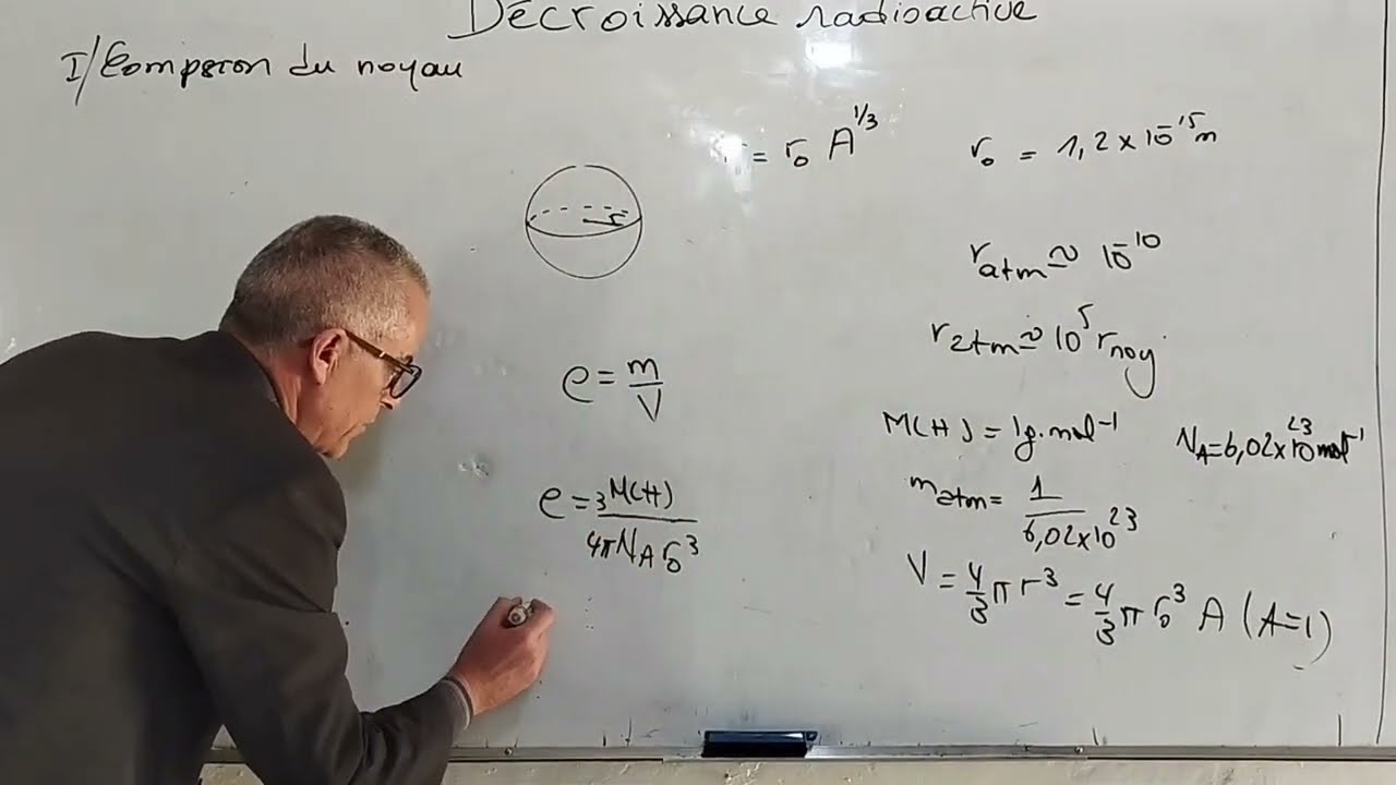 Décroissance radioactive شرح بالعربية Radioactivité Vallée de stabilité Demi-vie Activité 