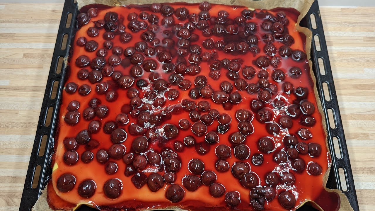 Viel Pudding und Kirschen! Blechkuchen mit Kirschen ind Pudding! Megalecker!