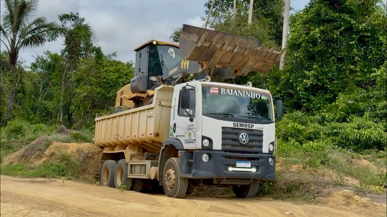 PÁ CARREGADEIRA XCMG E CAMINHÃO CAÇAMBA VOLKSWAGEN 26.280. #trabalho #caminhão #maquina 